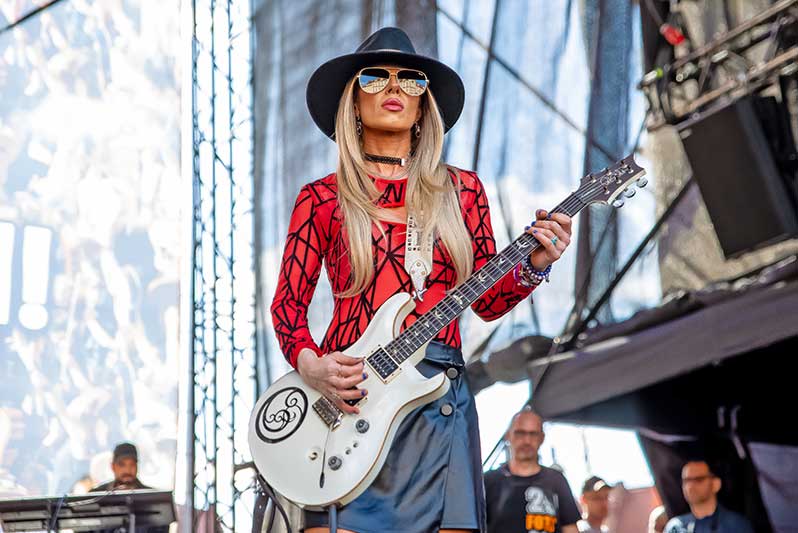 Orianthi on stage